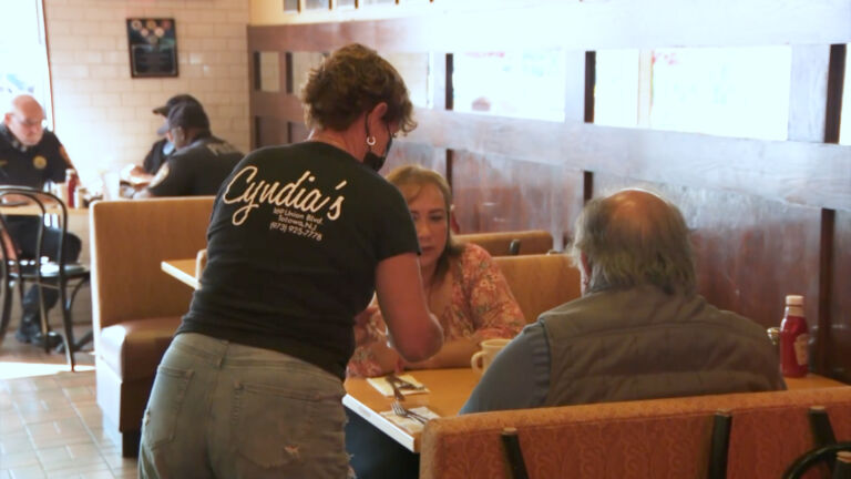 Employers added 372,000 jobs in June, US Department of Labor reports