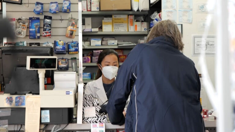 Pharmacists can now prescribe COVID-19 pill