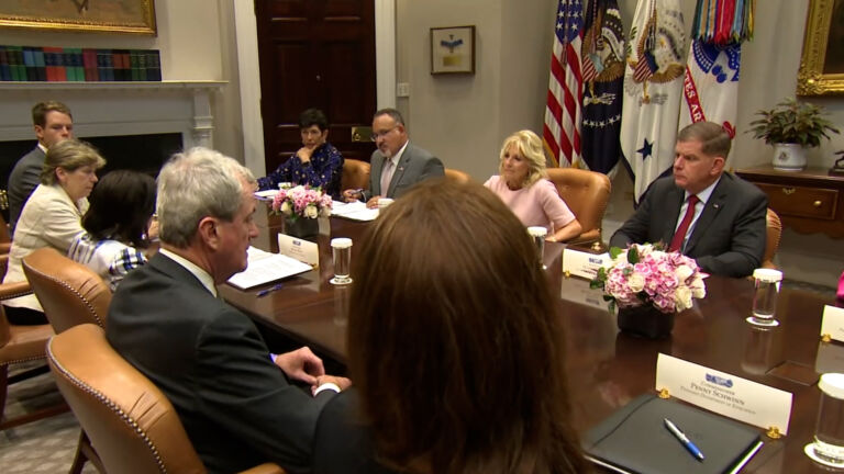 Murphy in White House meeting to address US teacher shortage