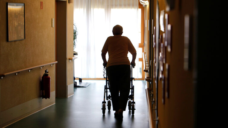 Feds say state should step up nursing home oversight