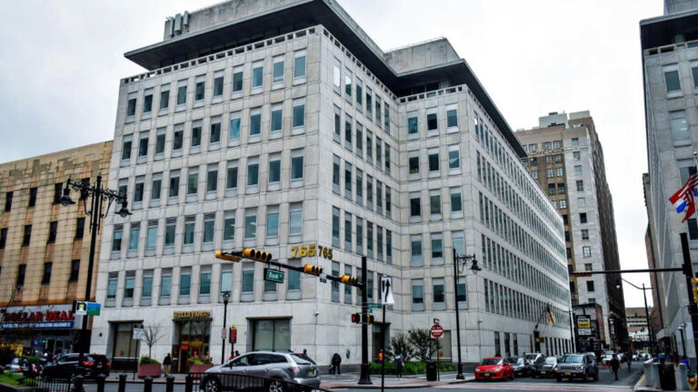 Newark school district gives itself high grades on state-required self-evaluation