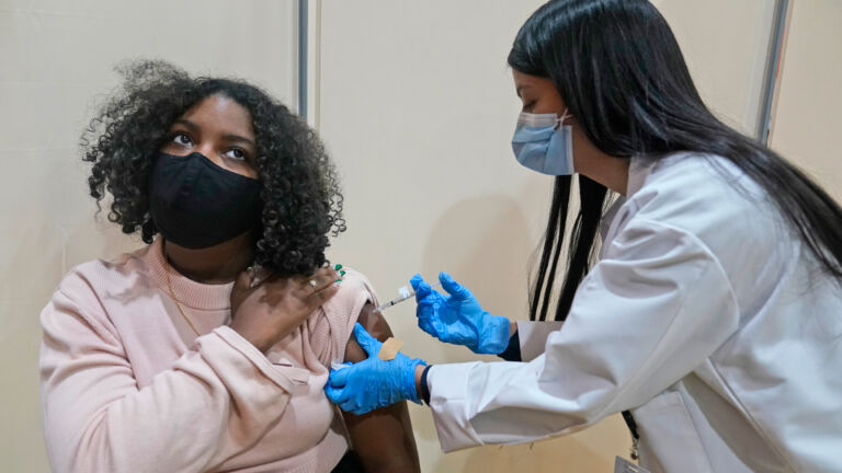 CVS, Walgreens set new guidelines for COVID-19 vaccines