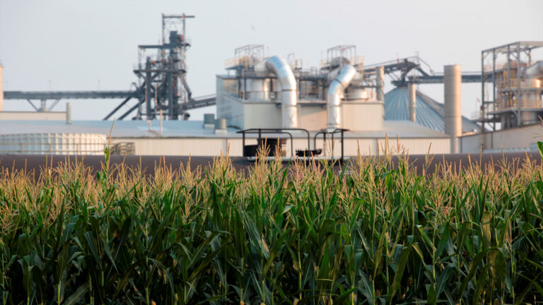 Legislation on natural gas prompts clash of interests