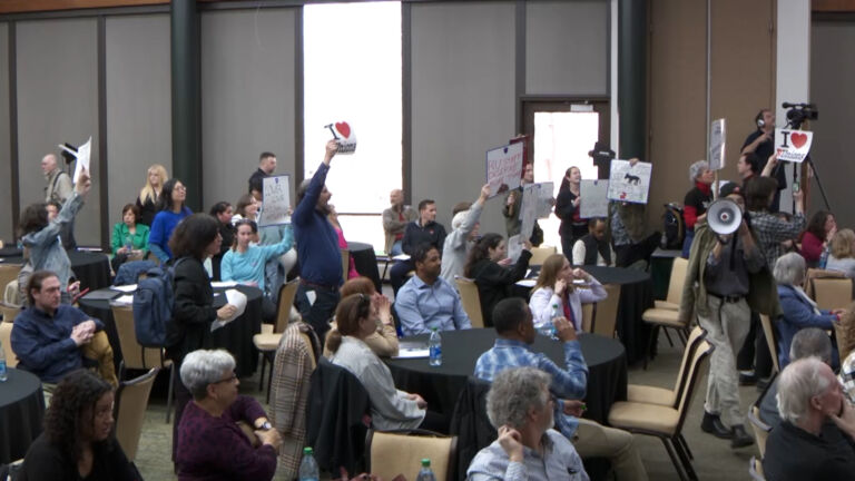 Rutgers union members disrupt meeting, strike threat remains
