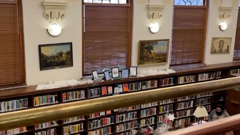 Move to cut state funding for schools that ban books