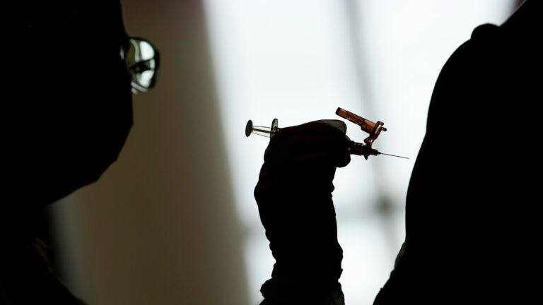 NJ pharmacies delay COVID-19 vaccines after Trump administration confusion