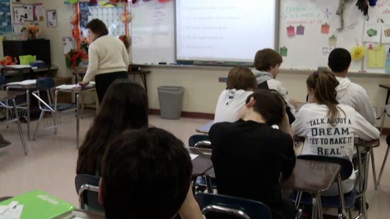 NJ lawmakers trying to get – and keep – teachers in schools