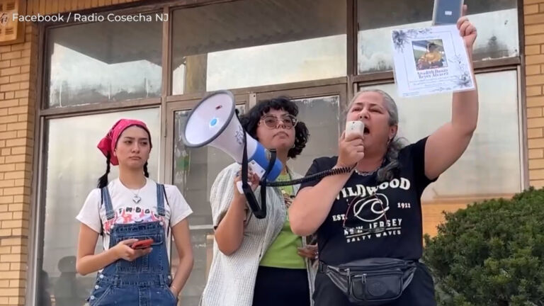 Activists rally for closure of immigrant detention center