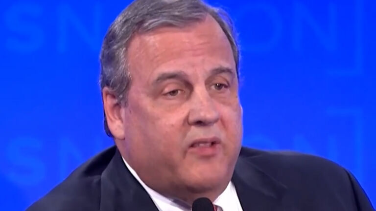 Chris Christie grabs the stage, little else at GOP debate