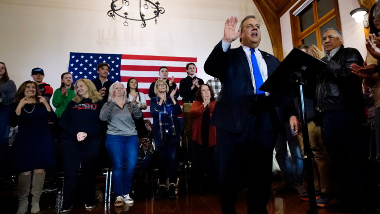 Former NJ Gov. Chris Christie drops presidential bid