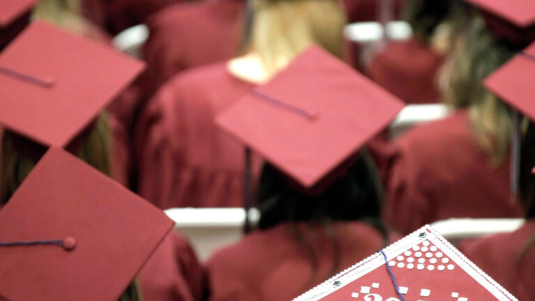 Buggy federal financial-aid app causes some NJ colleges to push back enrollment deadlines