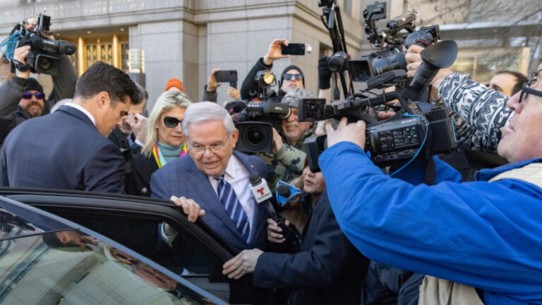 Who’s donating to Menendez defense fund?