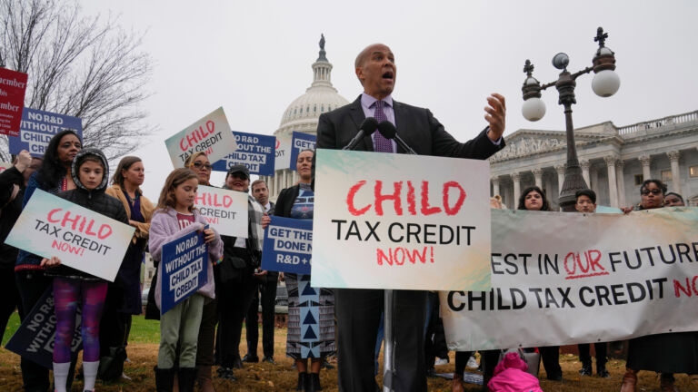 Congress considers restoring more generous anti-poverty tax credit