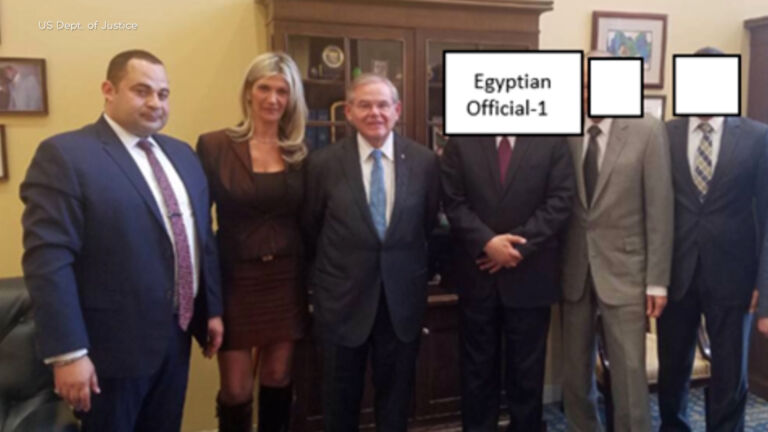 All eyes on gold bars in early days of Menendez trial