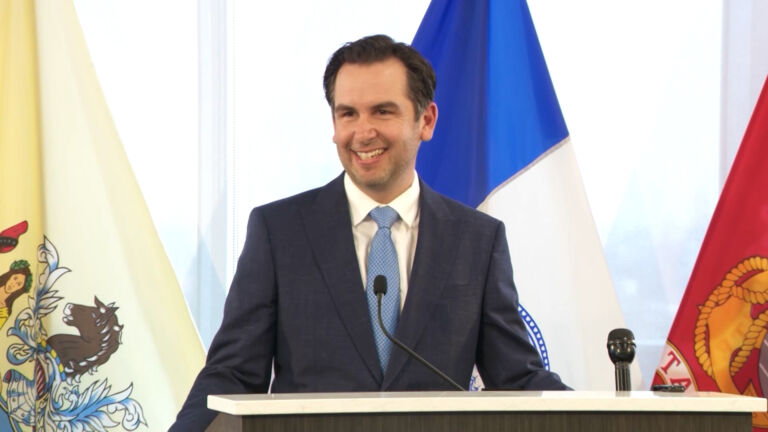 Fulop jabs at Democratic establishment
