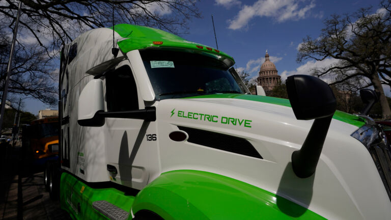 Feds fire up electric infrastructure for trucks along I-95 corridor