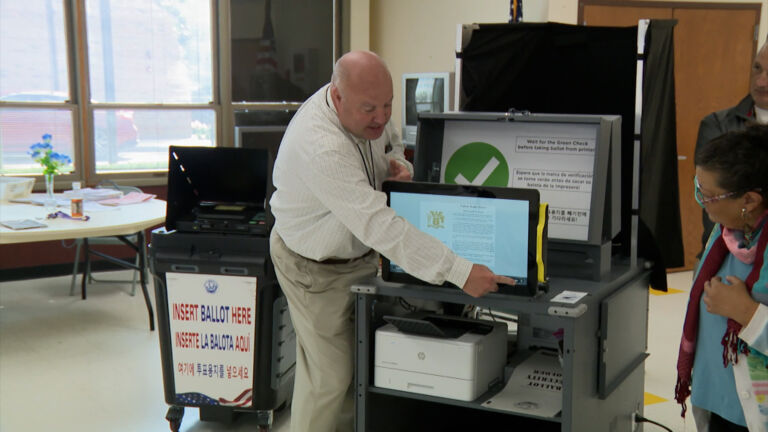 Bergen County voters get training on new machines ahead of election