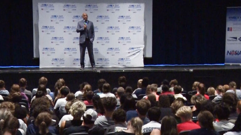 NFL veteran warns high school athletes about dangers of opioids
