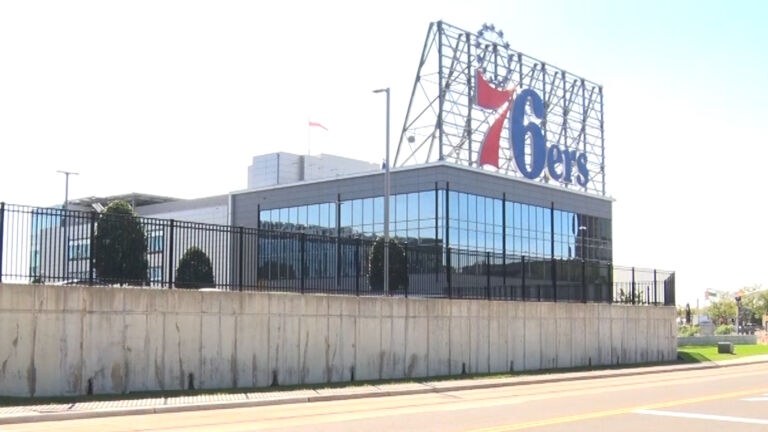 Philadelphia mayor strikes 76ers arena deal