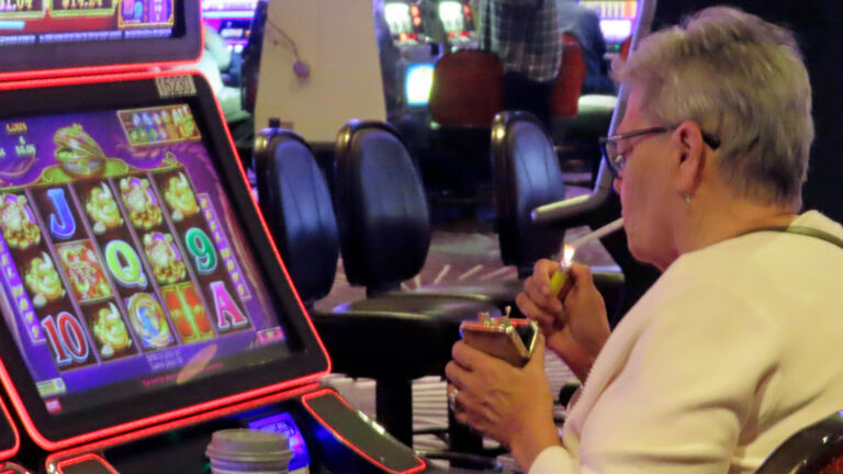 UAW to pull out of AFL-CIO over NJ casino smoking loophole