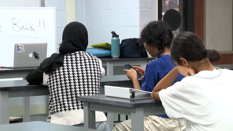 NJ students face new cellphone restrictions