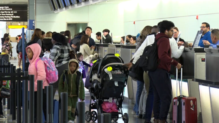 NJ residents join in record Thanksgiving travel
