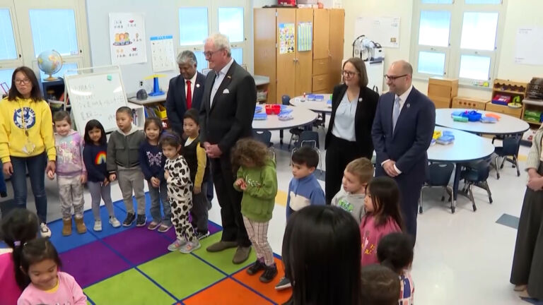 Murphy promotes benefits of full-day kindergarten