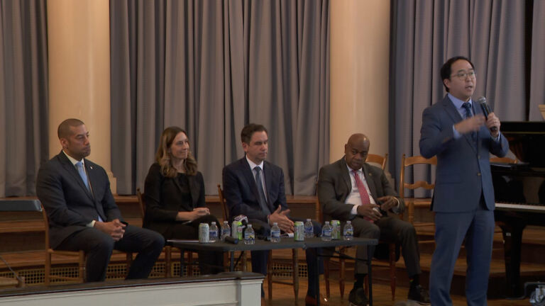 Kim hosts a forum of Democratic candidates