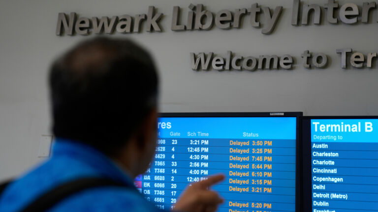 Feds pitch air traffic overhaul after Newark airport chaos