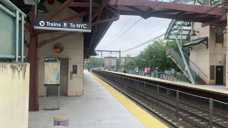 NJ Transit engineers strike, raising commuter fears