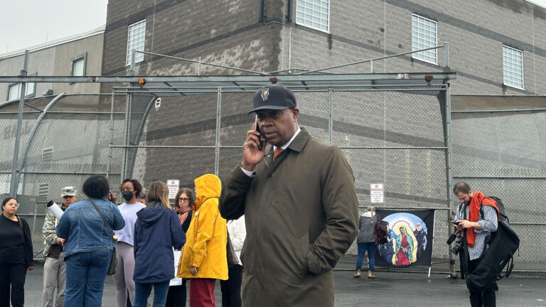 Newark mayor demands answers from ICE detention center 