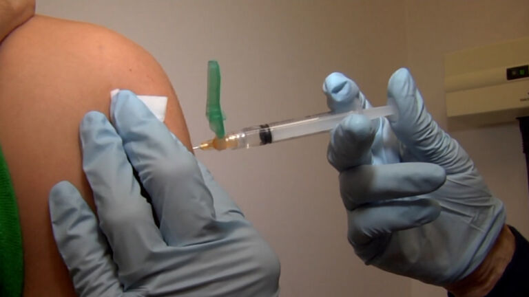 Pediatricians: COVID-19 vaccines urged for infants