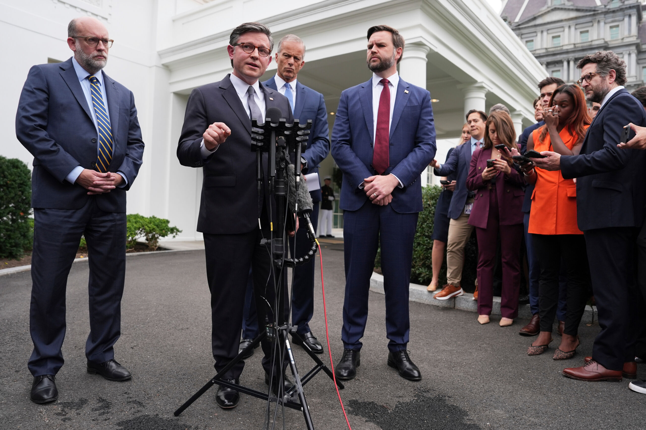 With no updates and no deal, government shutdown gets closer