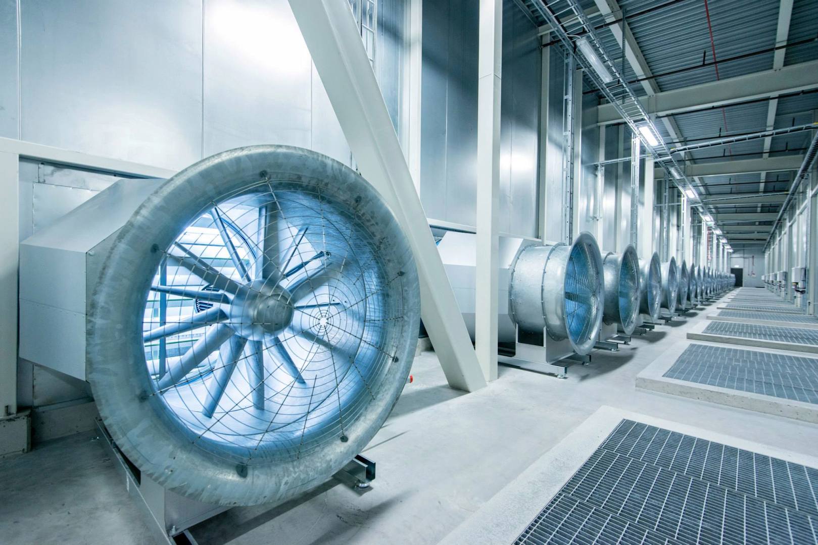 Op-Ed: We need AI, and that’s why we should pause data centers
