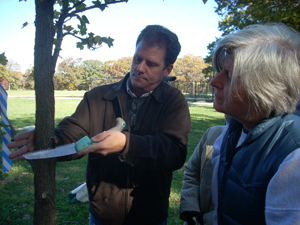 Paul Cowie gives a demonstration for the Rutgers master gardeners. Photo: Courtesy of Paul Cowie